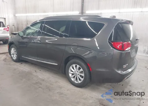 2017 Chrysler Pacifica Touring-L z USA, uszkodzony, nr VIN 2C4RC1BG5HR503605